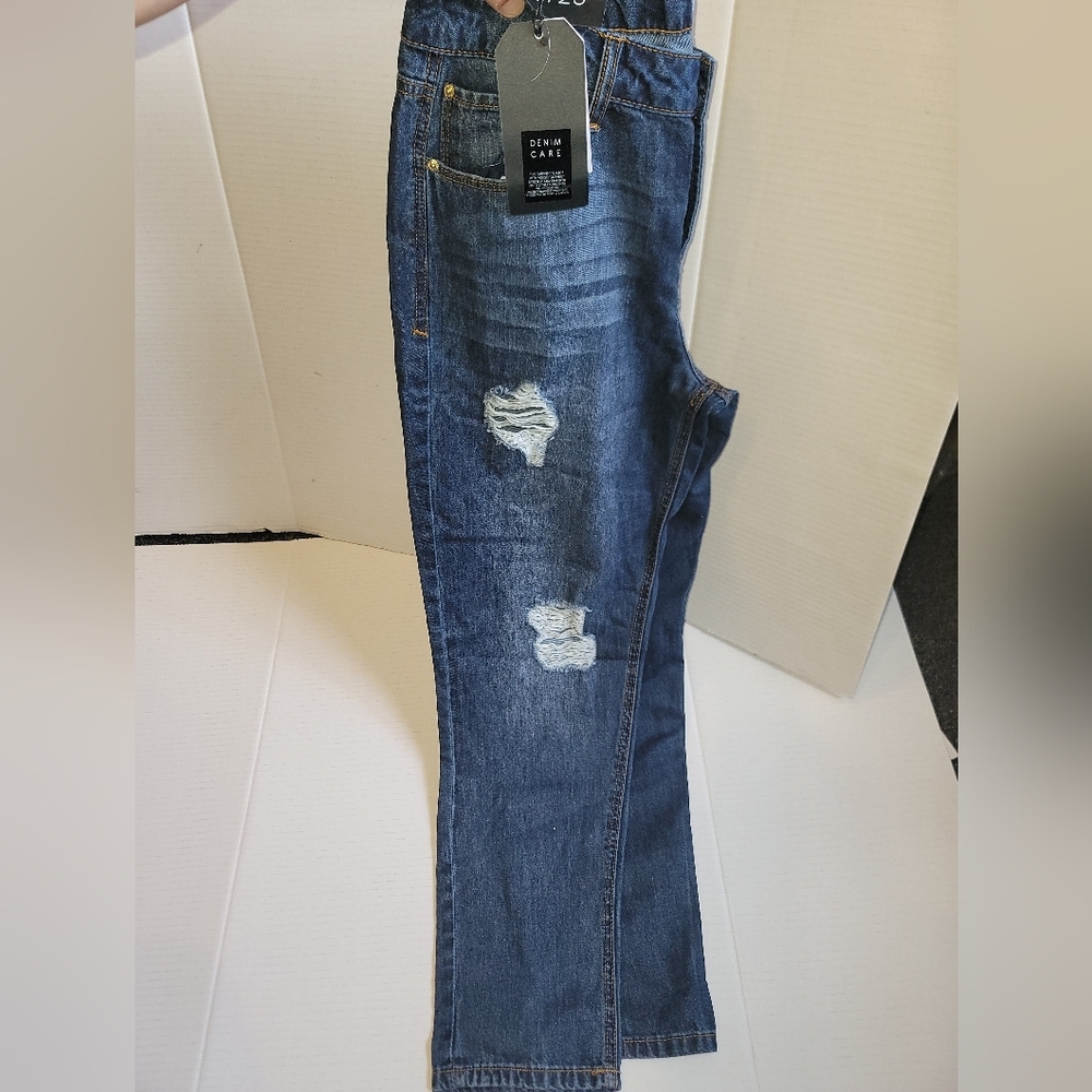 Kensie Girlfriend Fit Distressed Denim Care Ankle Jeans Size 6/28